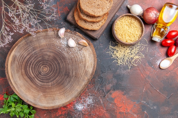 Zestaw talerzy i przypraw